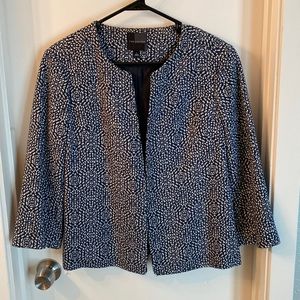 Limited quarter sleeve jacket. Size Large.